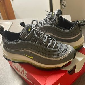 Nike airmax grey & lime green.Size 4.5 boys only worn once. Like new with box